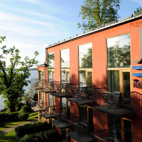 Hotel J